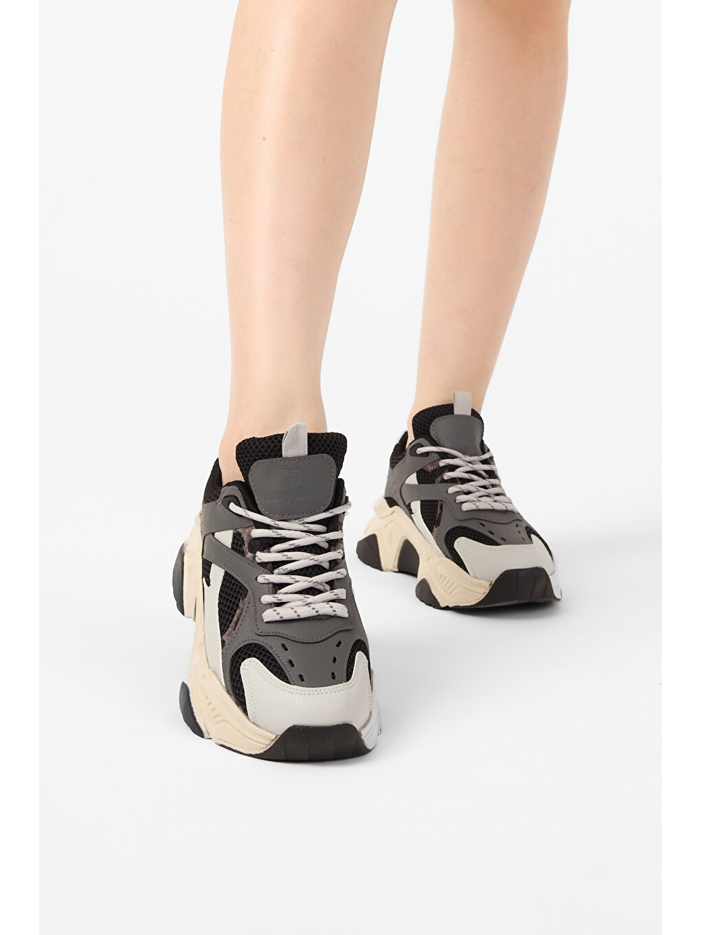 Kadın Füme Gri Rahat Kalıp Poli Taban Bağcıklı Sneaker-1