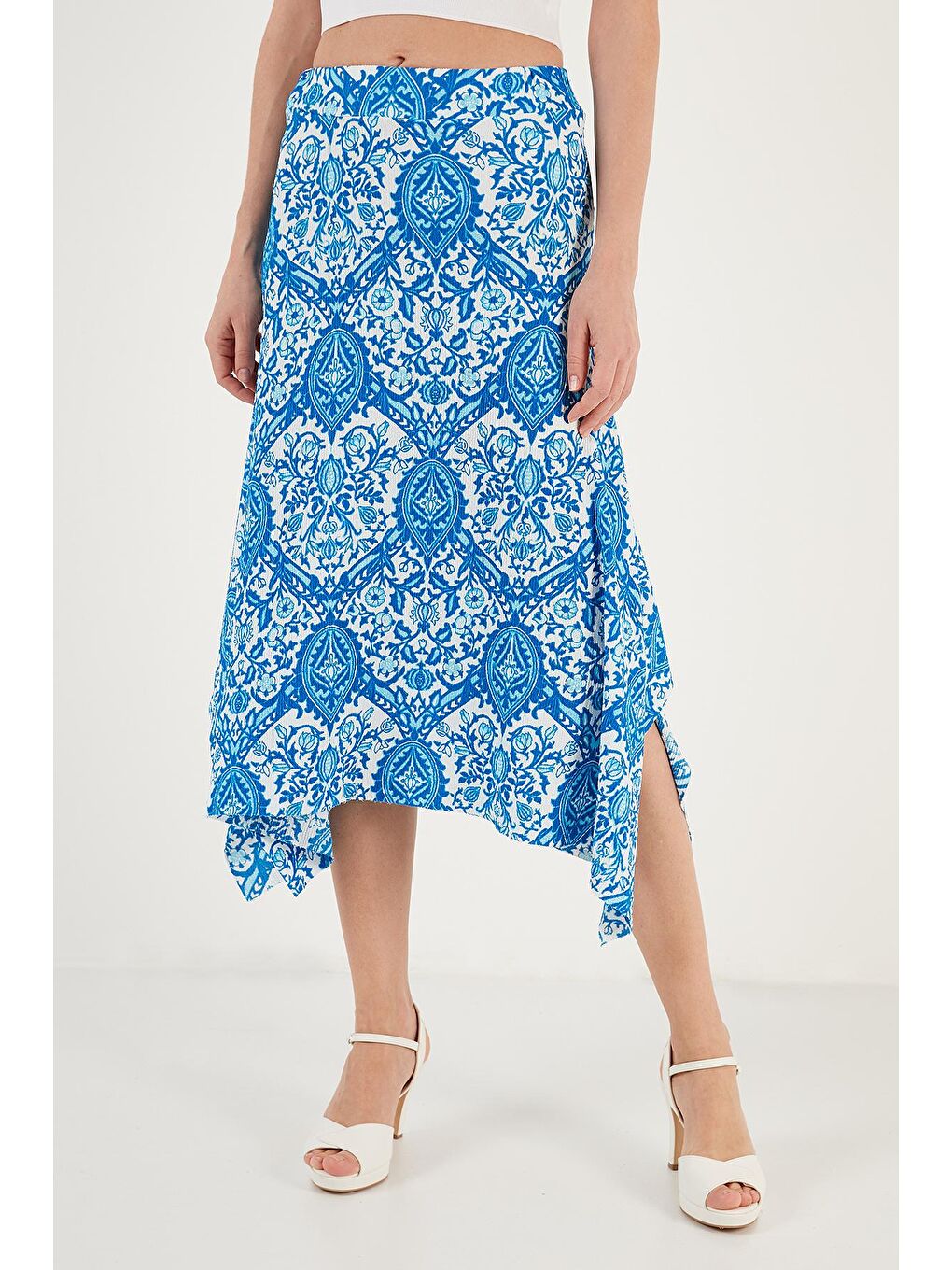 Mavi Desenli Dar Kesim Asimetrik Midi Etek Kadın Etek 5865621-1