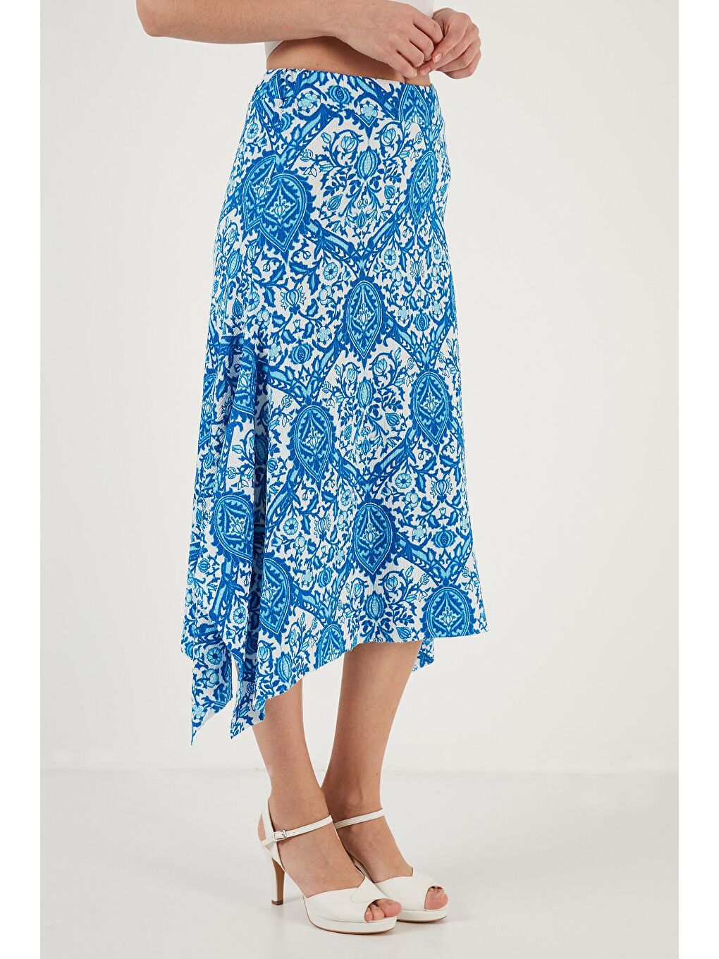 Mavi Desenli Dar Kesim Asimetrik Midi Etek Kadın Etek 5865621-2
