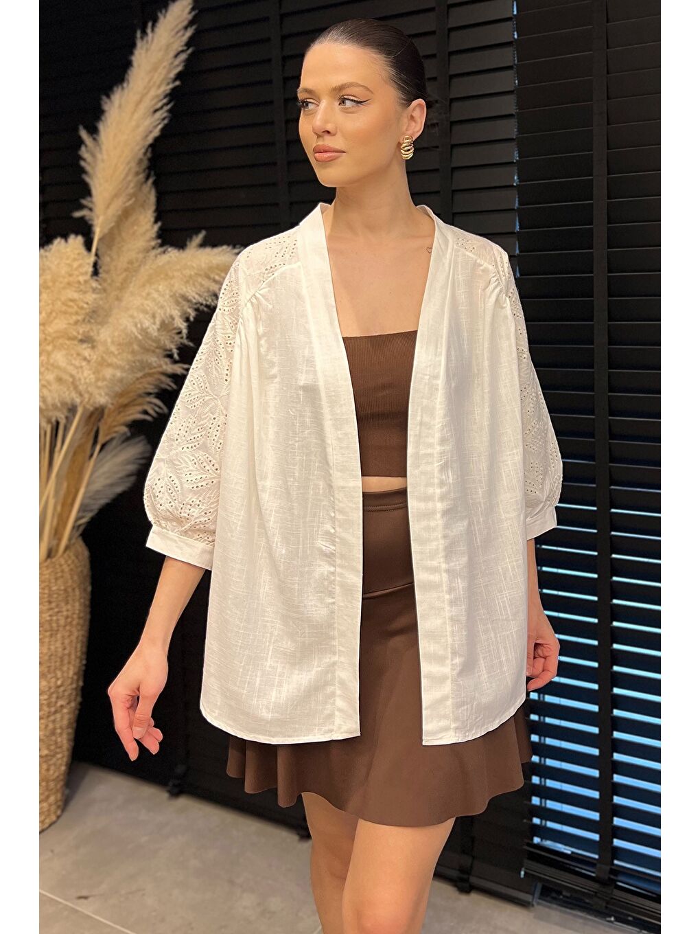 Ekru Kadın Dantel İşlemeli Keten Hırka-1