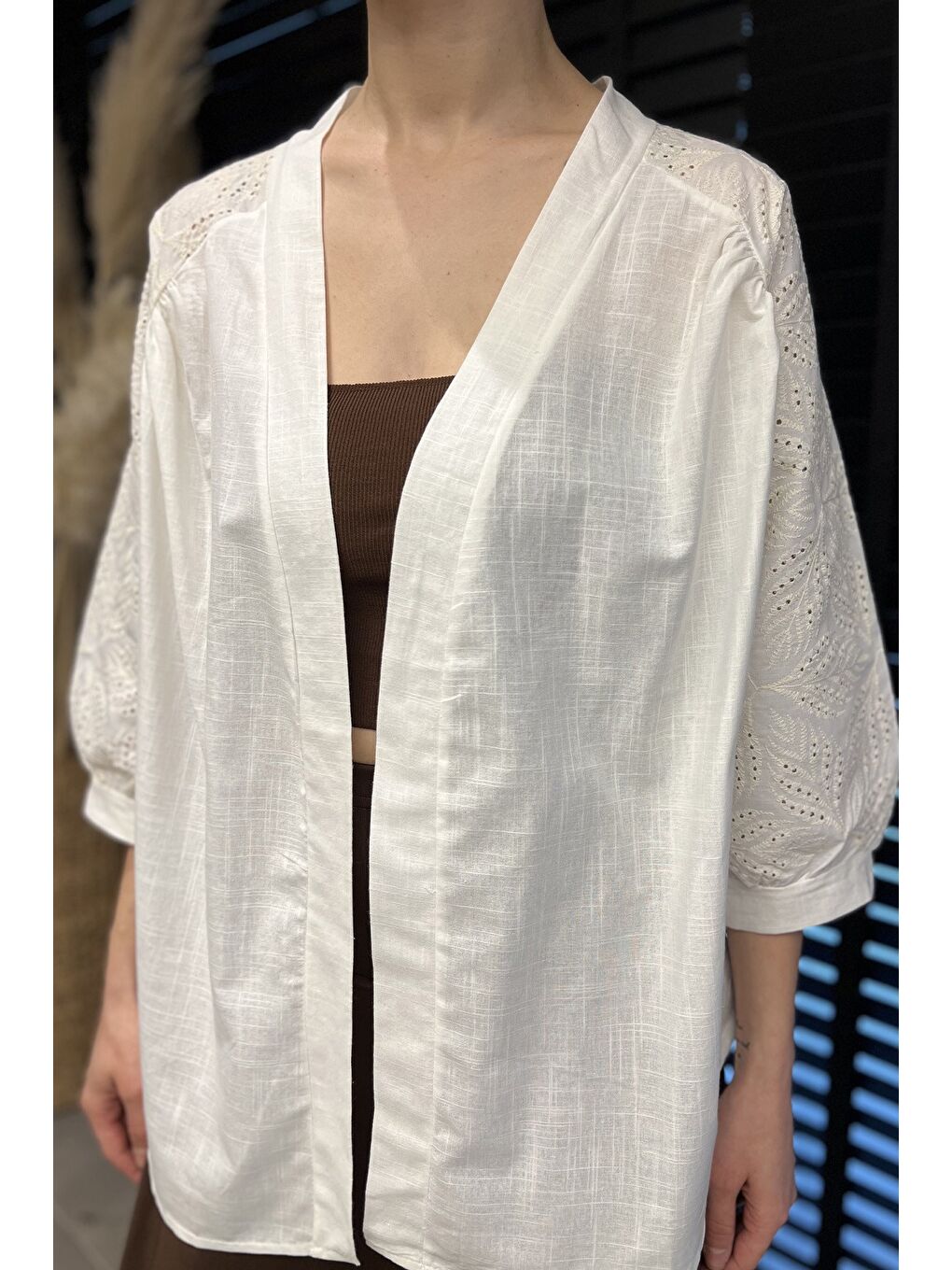 Ekru Kadın Dantel İşlemeli Keten Hırka-3