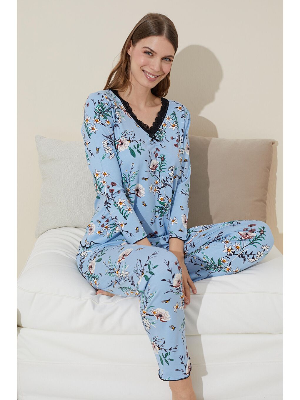 SİYAH İNCİ Mavi mavi çiçek desenli Pamuklu Örme Pijama Takım 24240105