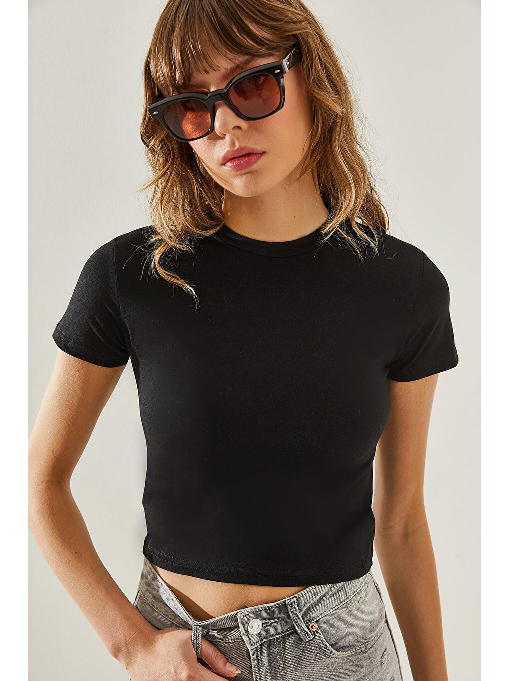 Siyah Kadın Bisiklet Yaka Basic Crop Tişört