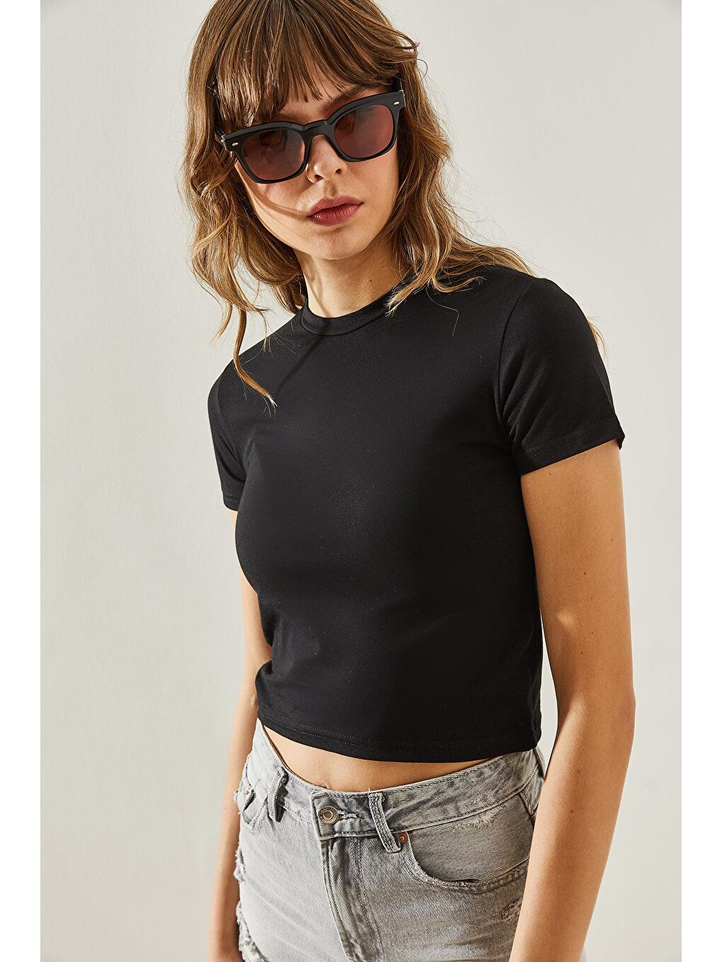 Siyah Kadın Bisiklet Yaka Basic Crop Tişört-2