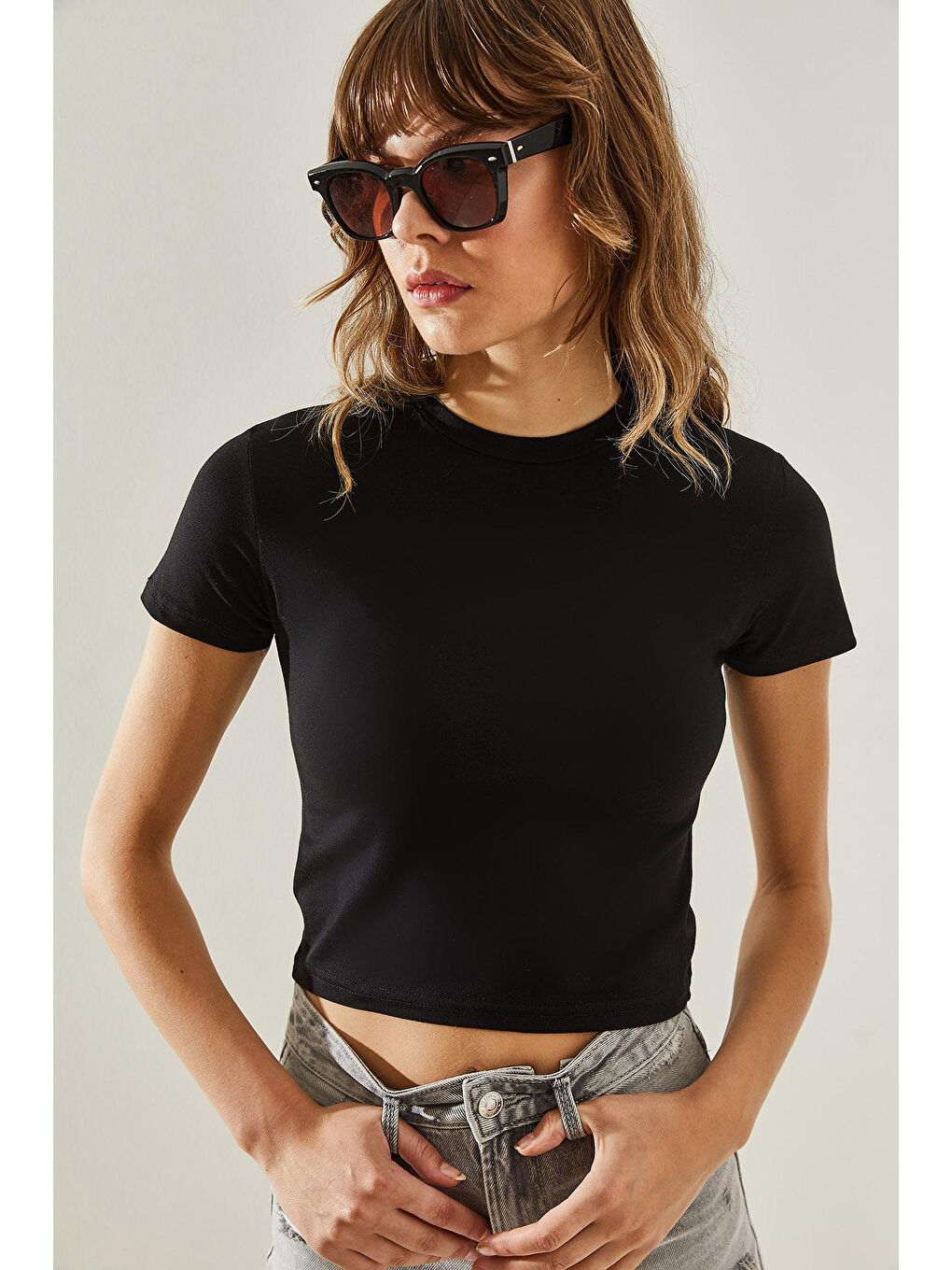 Siyah Kadın Bisiklet Yaka Basic Crop Tişört-3