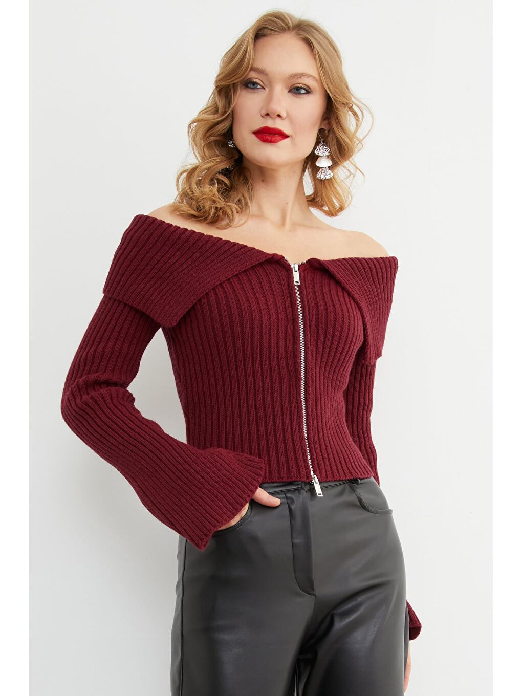 Bordo Kol Detaylı Fermuarlı Madonna Yaka Hırka-1