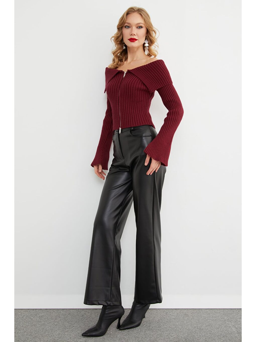 Bordo Kol Detaylı Fermuarlı Madonna Yaka Hırka-4