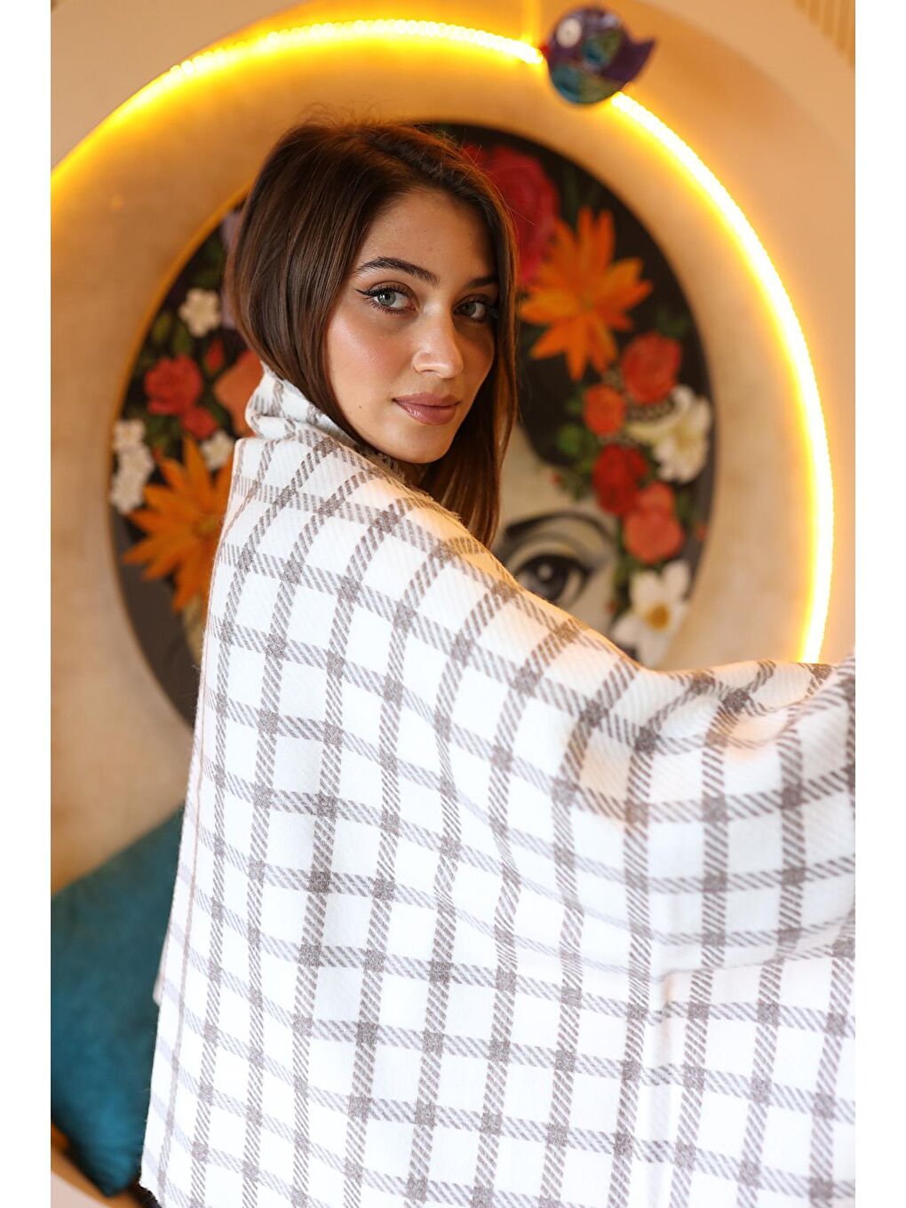 Ekru Kare Desenli Atkı Omuz Şalı-2