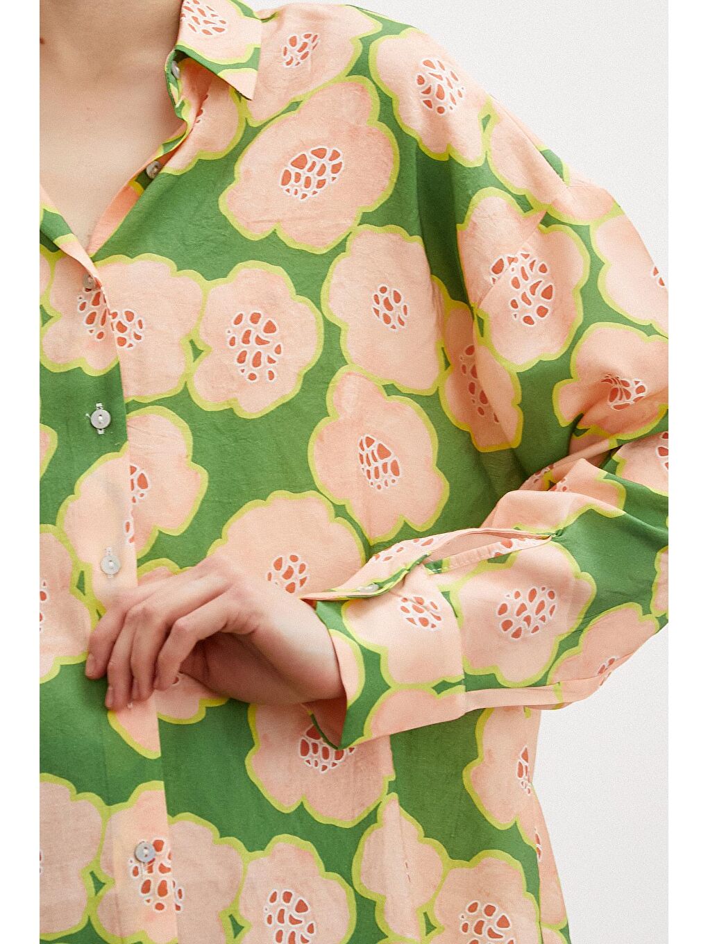 Haki Kontörlü Çiçek Desenli Gömlek-2
