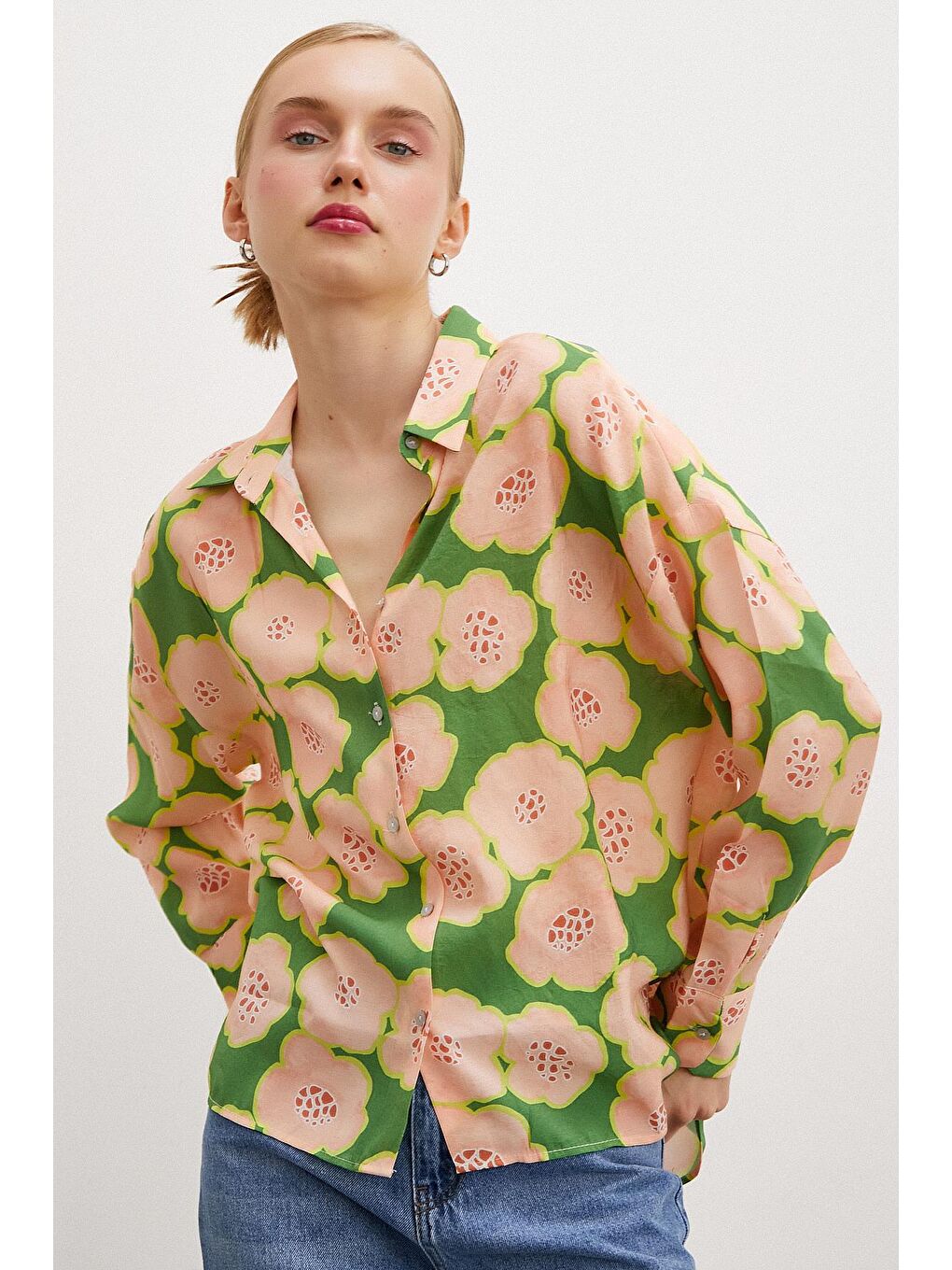Haki Kontörlü Çiçek Desenli Gömlek-3