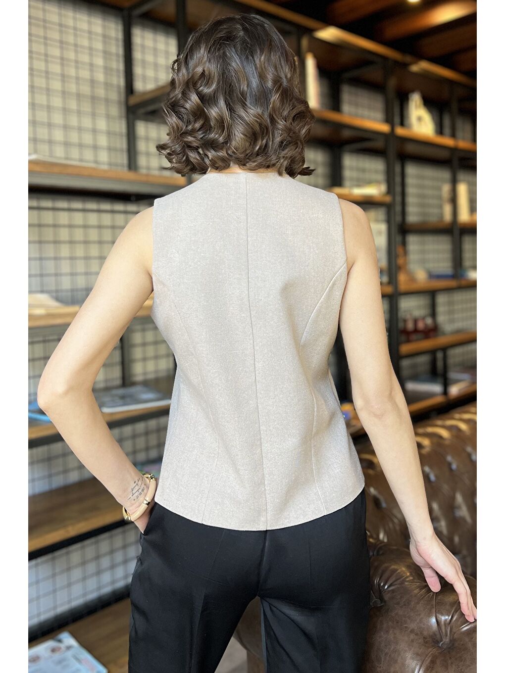 Bej Düğme Detaylı Kadın Keten Yelek-2