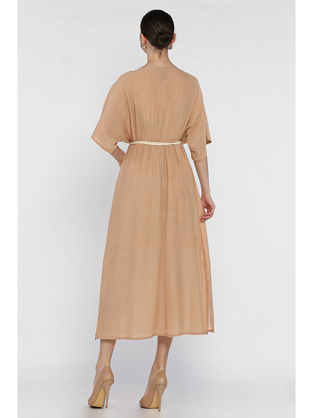 Bej Kruvaze Yaka Bel Lastikli Kemerli Kısa Kol Elbise-2