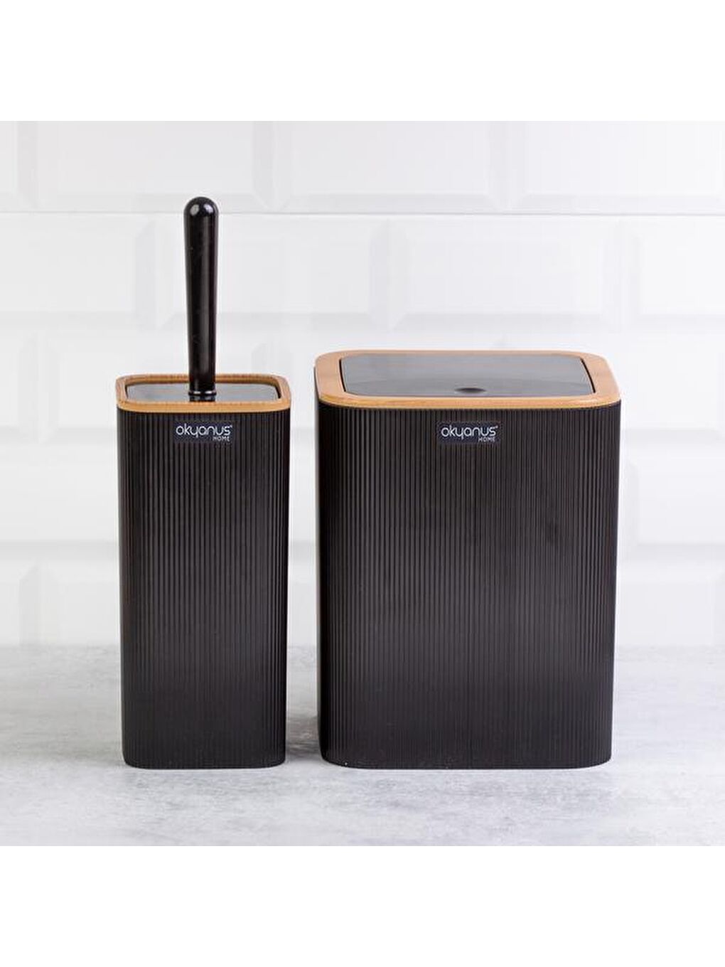 Çizgili 2'li Ahşap Desenli Banyo Aksesuar Seti - Siyah