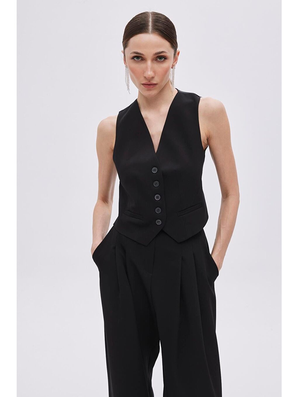 Siyah Cep Detaylı Düğmeli Yelek-2