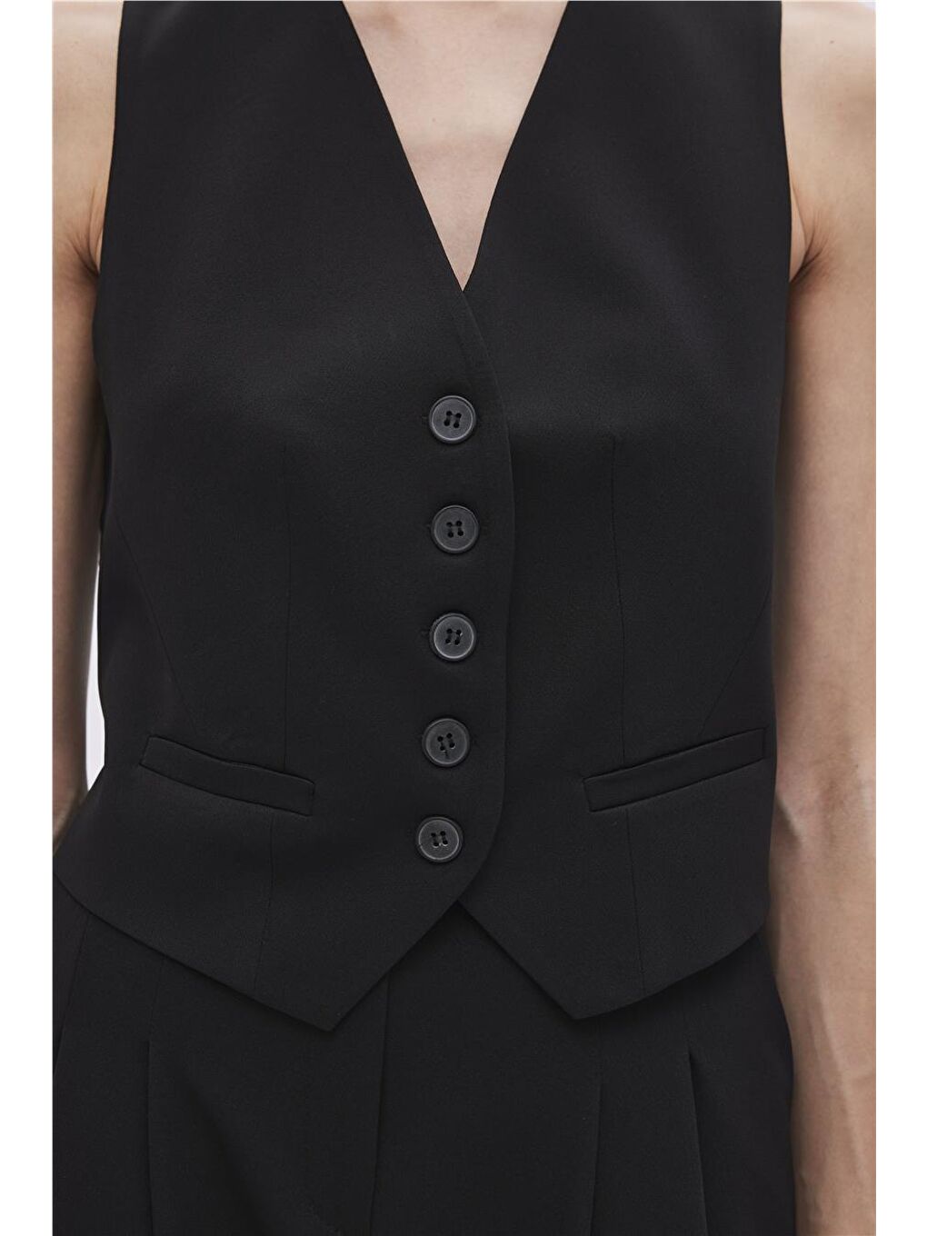 Siyah Cep Detaylı Düğmeli Yelek-3