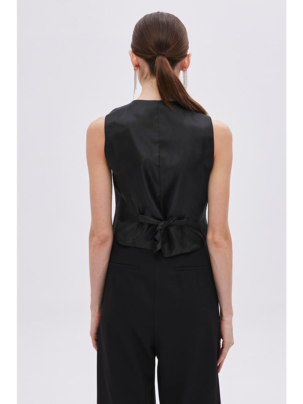 Siyah Cep Detaylı Düğmeli Yelek-4