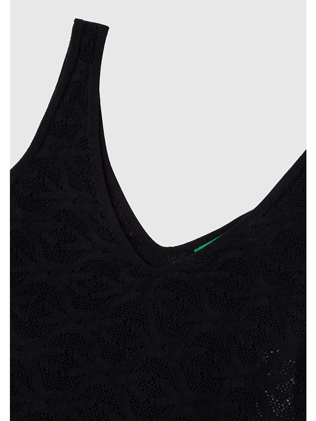 Kadın Siyah %100 Pamuk Tamamı Desenli Derin V Yaka Sıfır Kol Bluz-2