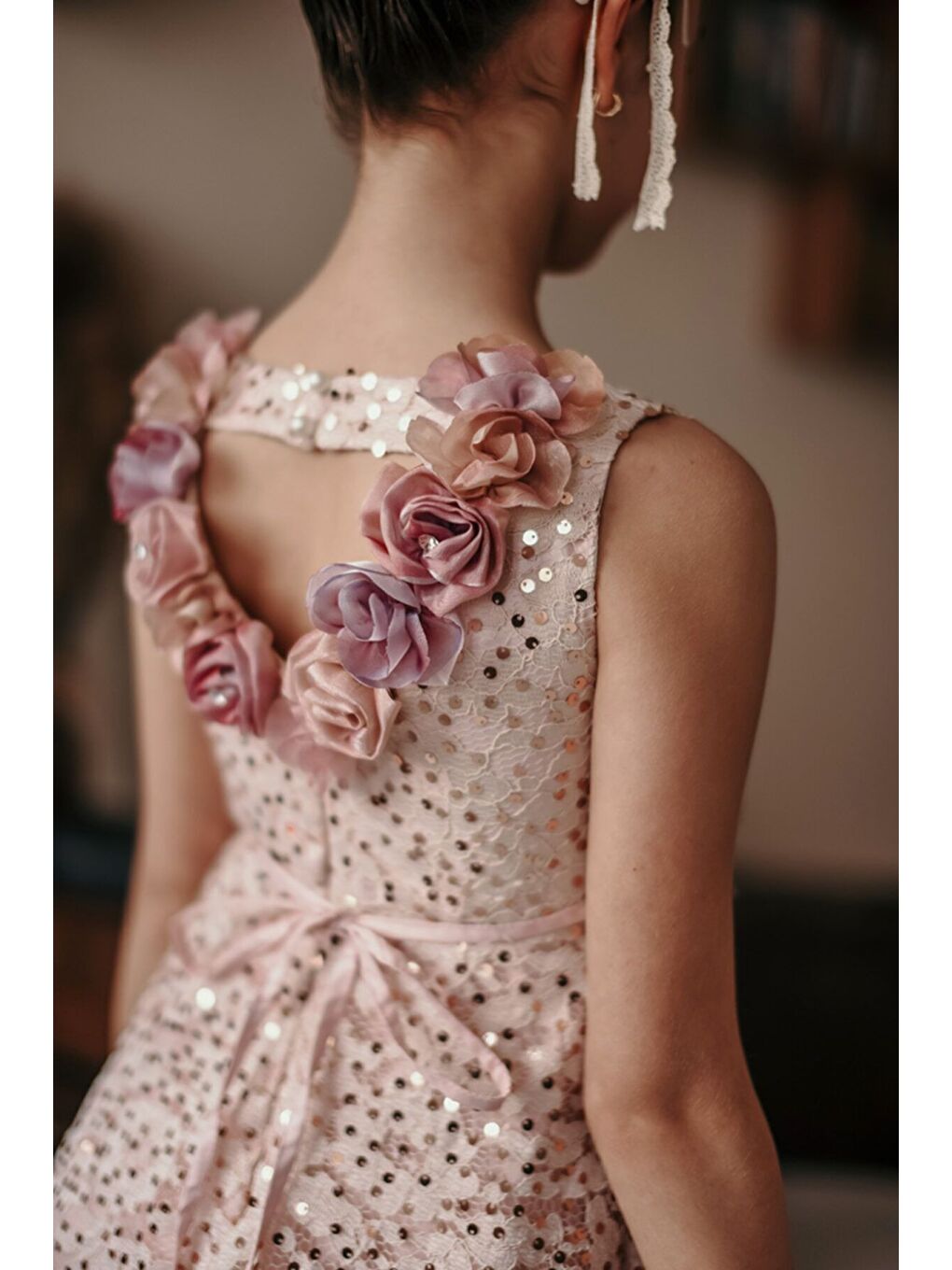 Pembe Özel Tasarım Kız Çocuk Elbise, Sırtı Çiçek Detaylı, Taçlı Doğum Günü Elbisesi_M2032-1