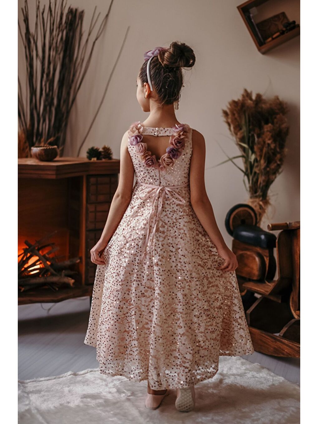 Pembe Özel Tasarım Kız Çocuk Elbise, Sırtı Çiçek Detaylı, Taçlı Doğum Günü Elbisesi_M2032-3