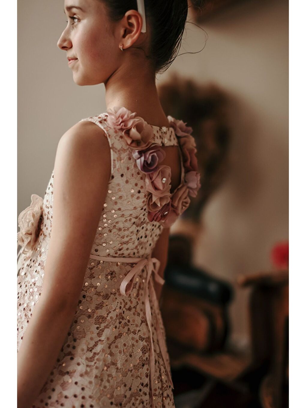 Pembe Özel Tasarım Kız Çocuk Elbise, Sırtı Çiçek Detaylı, Taçlı Doğum Günü Elbisesi_M2032-4