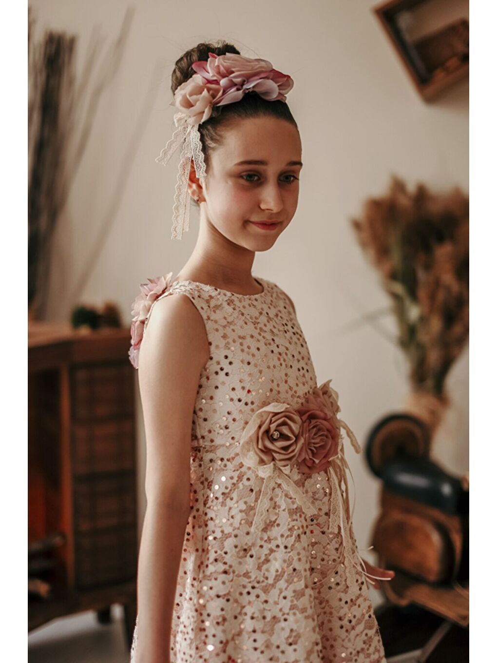 Pembe Özel Tasarım Kız Çocuk Elbise, Sırtı Çiçek Detaylı, Taçlı Doğum Günü Elbisesi_M2032-5
