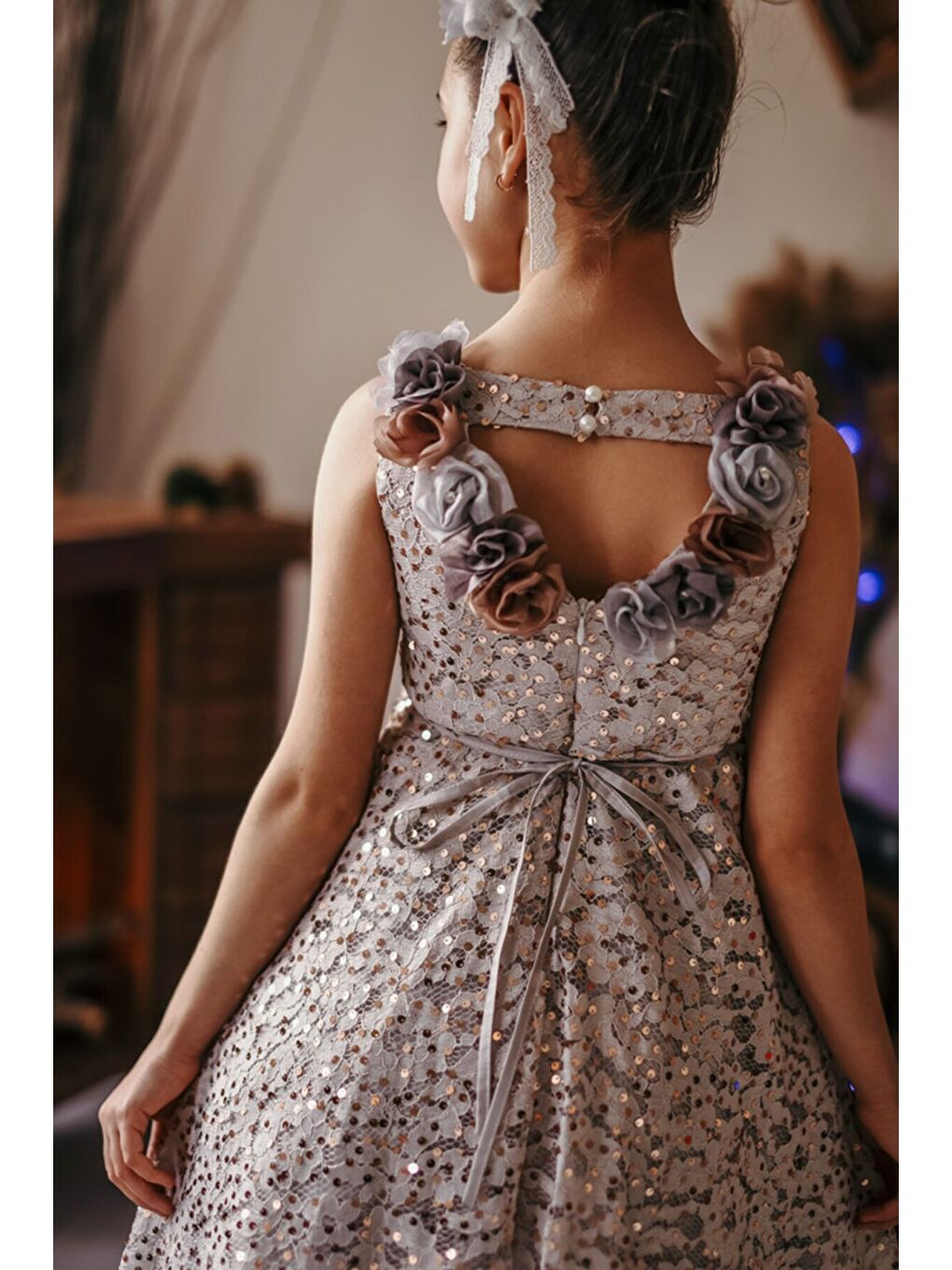 Gri Özel Tasarım Kız Çocuk Elbise, Sırtı Çiçek Detaylı, Taçlı Doğum Günü Elbisesi_M2032-1