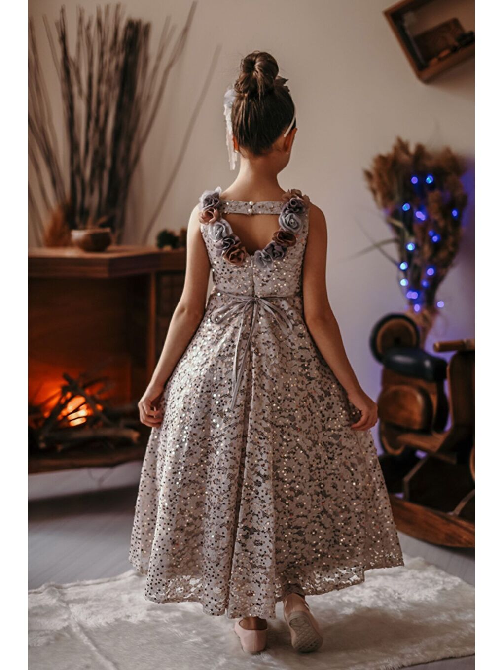Gri Özel Tasarım Kız Çocuk Elbise, Sırtı Çiçek Detaylı, Taçlı Doğum Günü Elbisesi_M2032-3