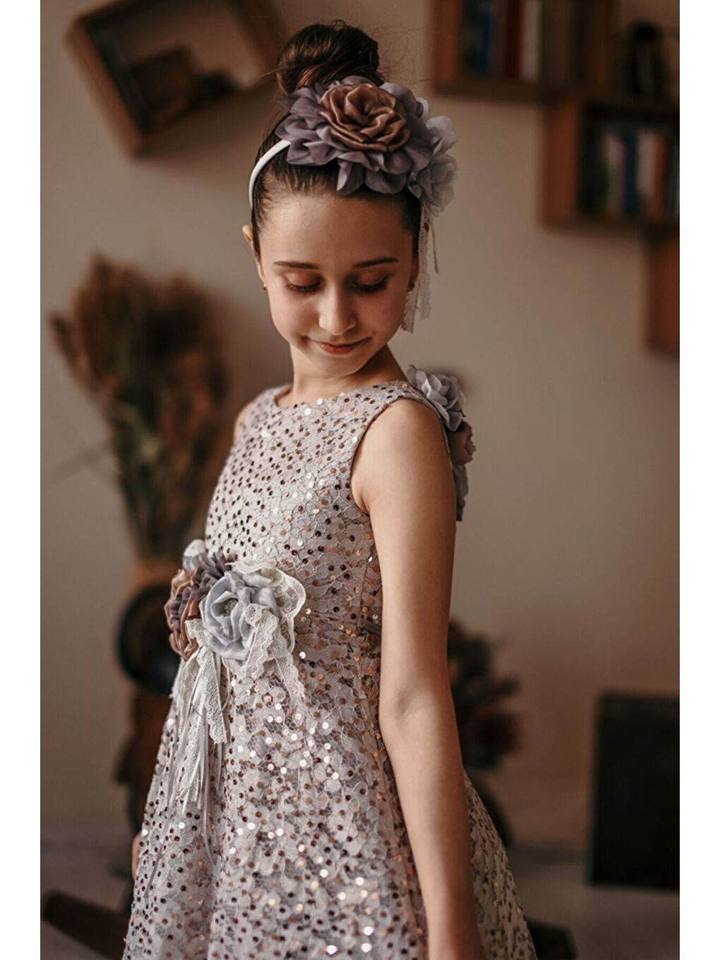 Gri Özel Tasarım Kız Çocuk Elbise, Sırtı Çiçek Detaylı, Taçlı Doğum Günü Elbisesi_M2032-5