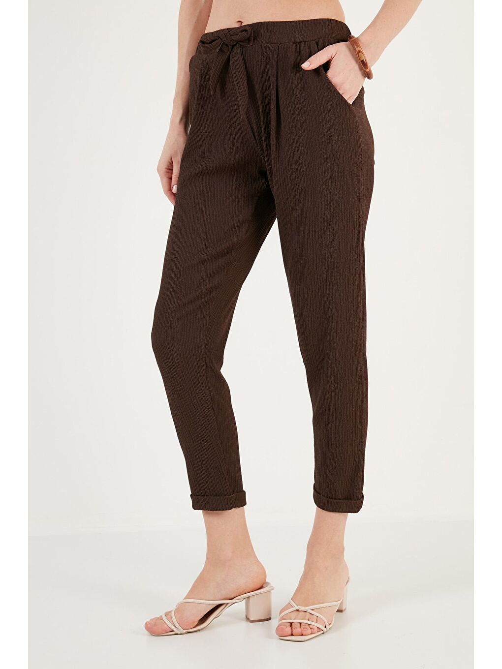 Kahverengi Belden Bağlamalı Cepli Kısa Paça Dar Kesim Pantolon 5865192-1