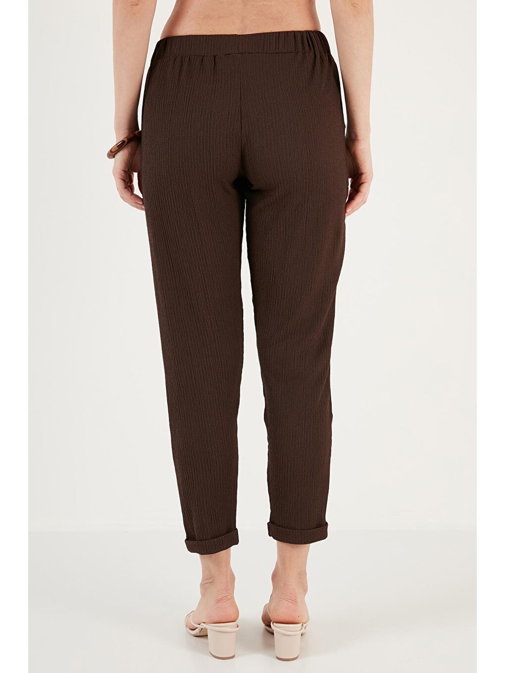 Kahverengi Belden Bağlamalı Cepli Kısa Paça Dar Kesim Pantolon 5865192-3