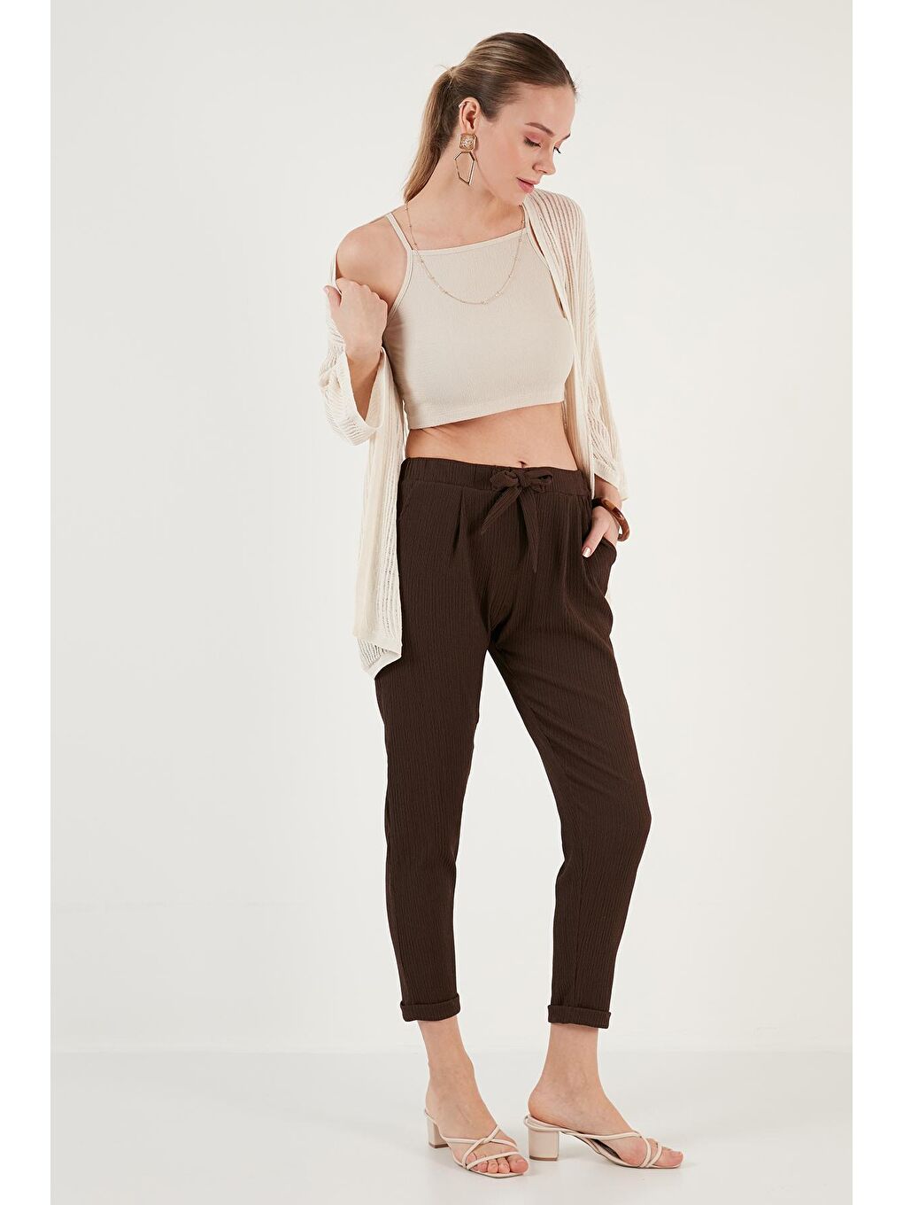 Kahverengi Belden Bağlamalı Cepli Kısa Paça Dar Kesim Pantolon 5865192-4