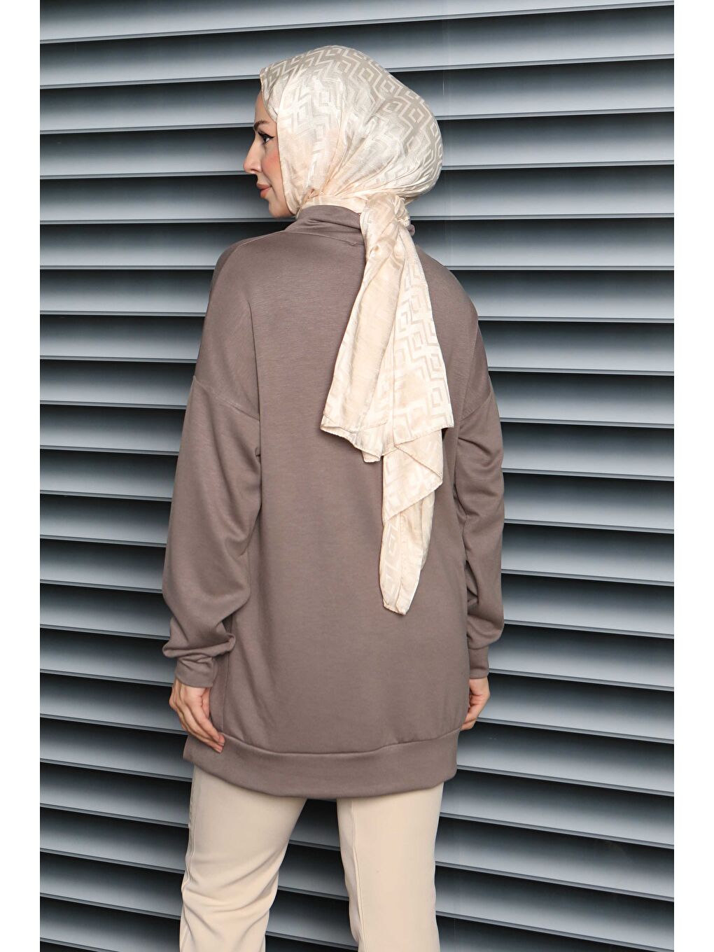 Bej Zincir Detaylı Modal Tunik Vizon - 27916-VIZON-3