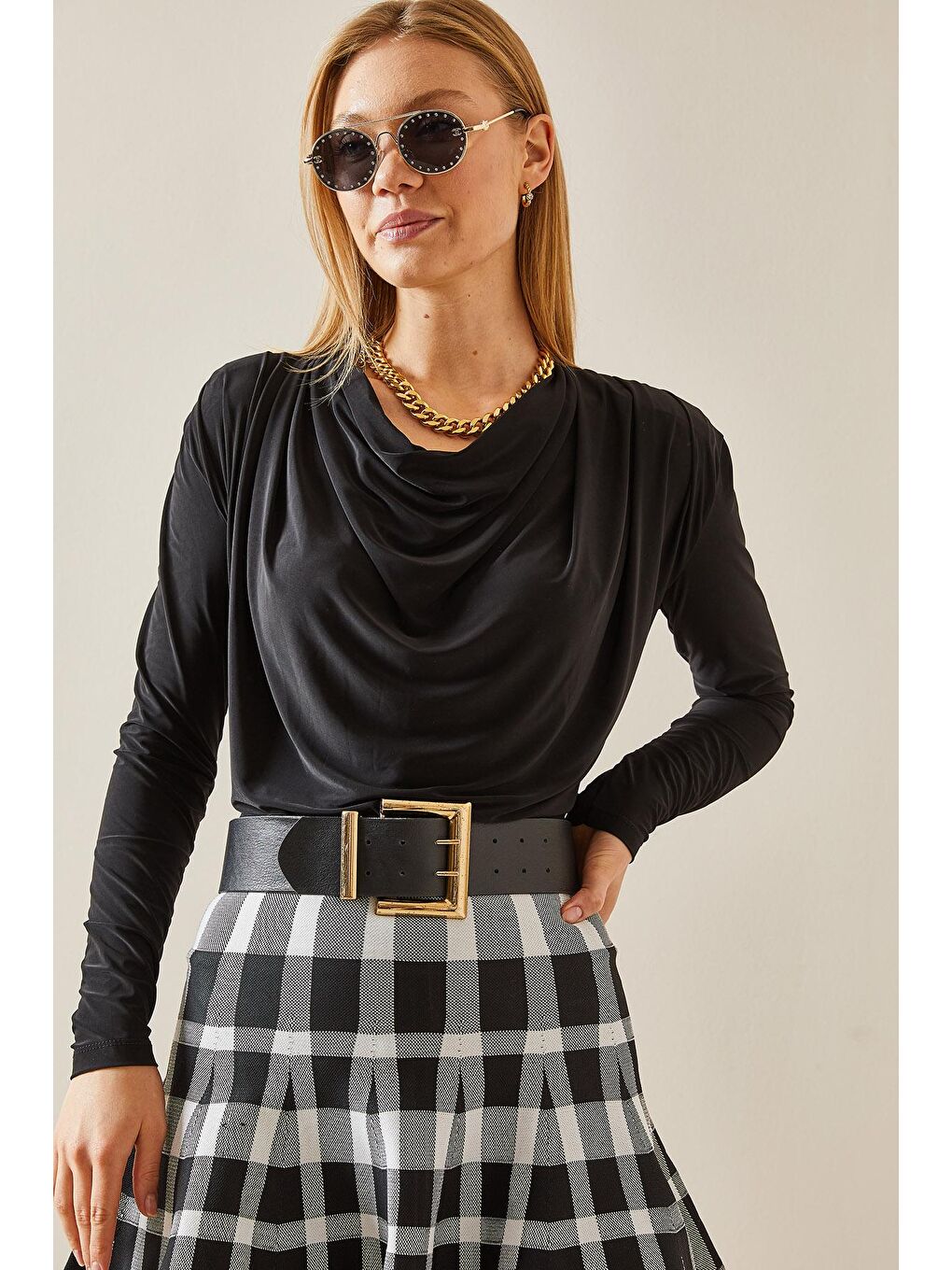 Siyah Vatkalı Bisiklet Yaka Dökümlü Bluz 4KXK2-47777-02