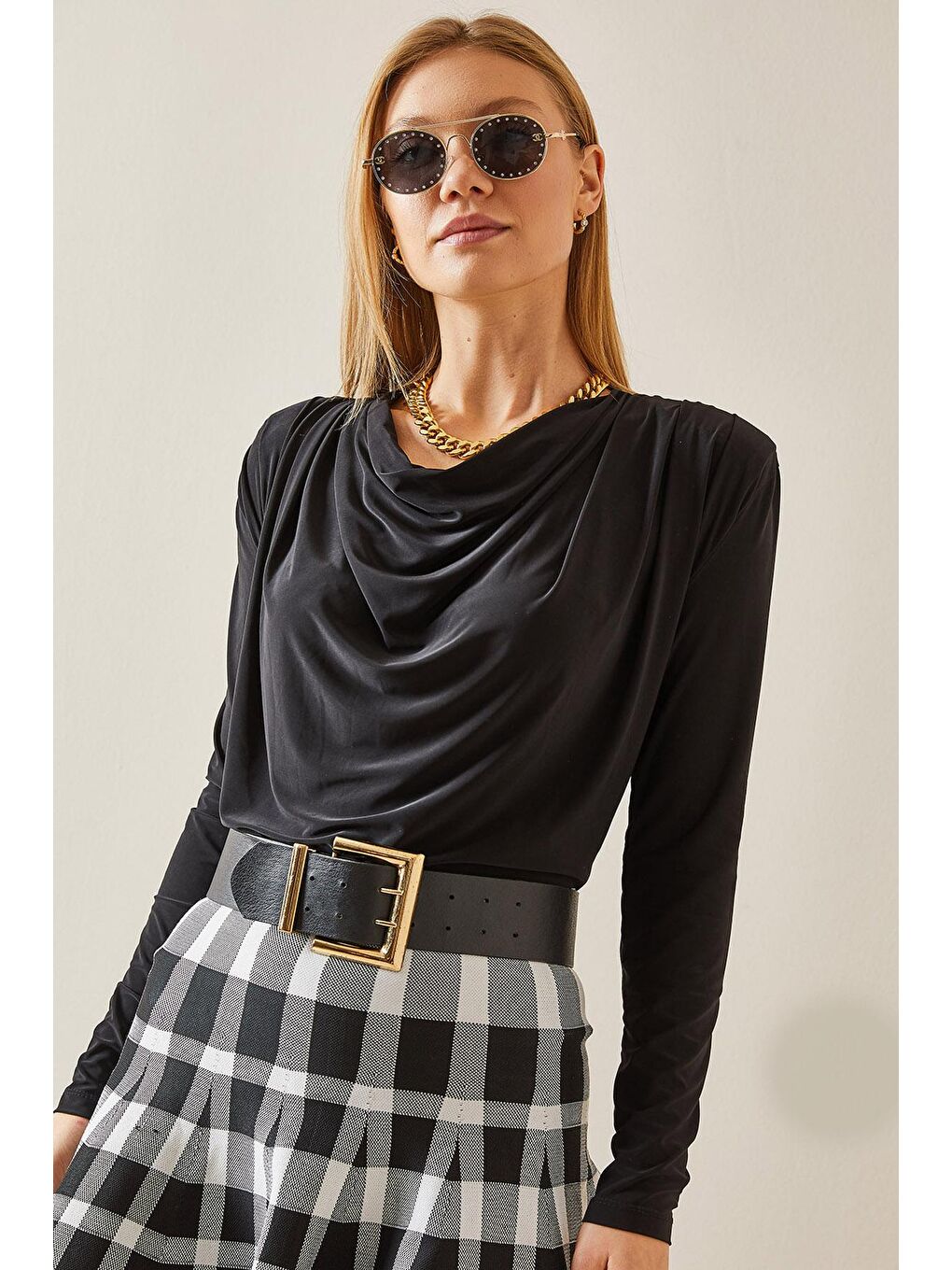 Siyah Vatkalı Bisiklet Yaka Dökümlü Bluz 4KXK2-47777-02-2