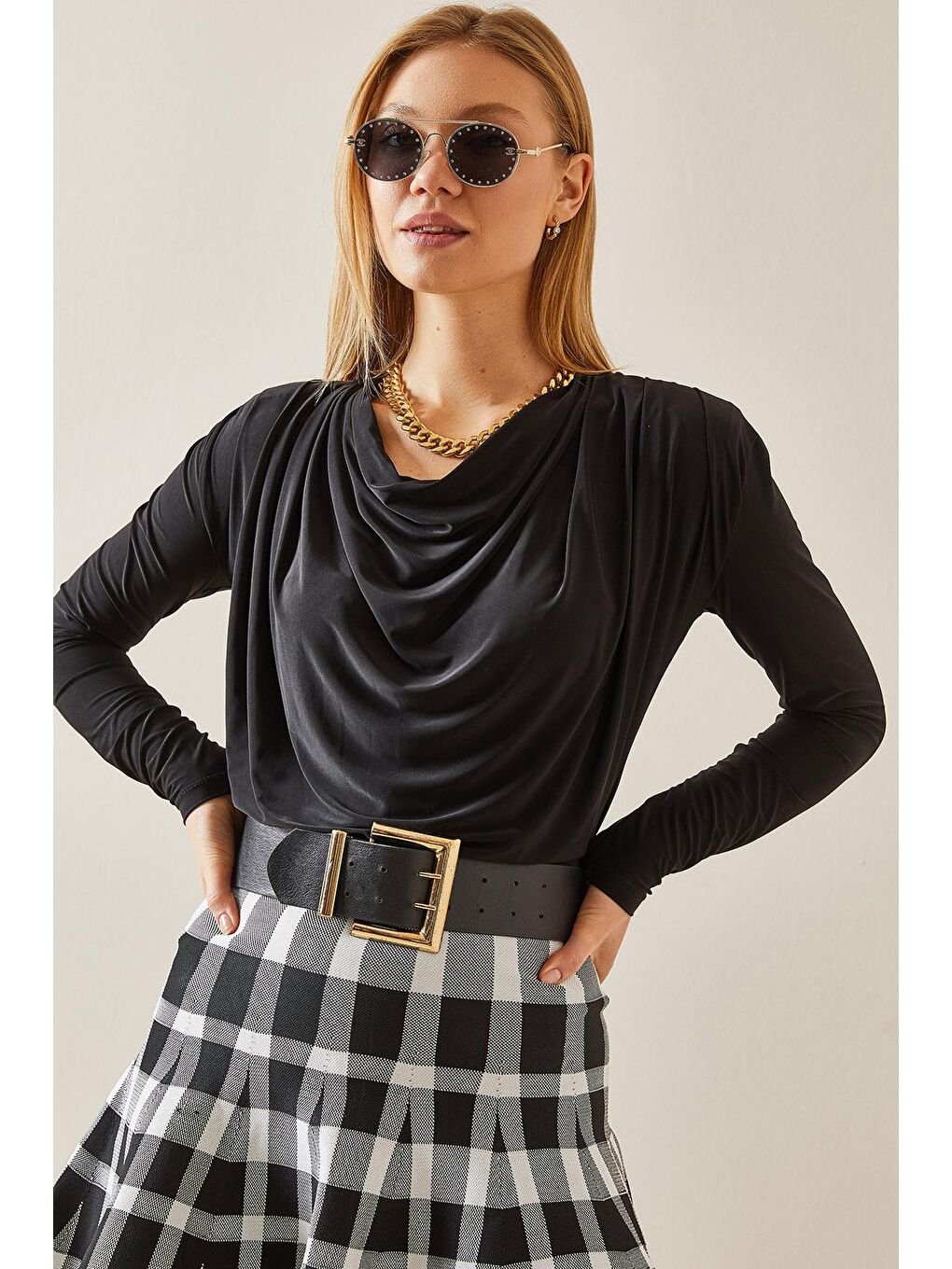 Siyah Vatkalı Bisiklet Yaka Dökümlü Bluz 4KXK2-47777-02-3