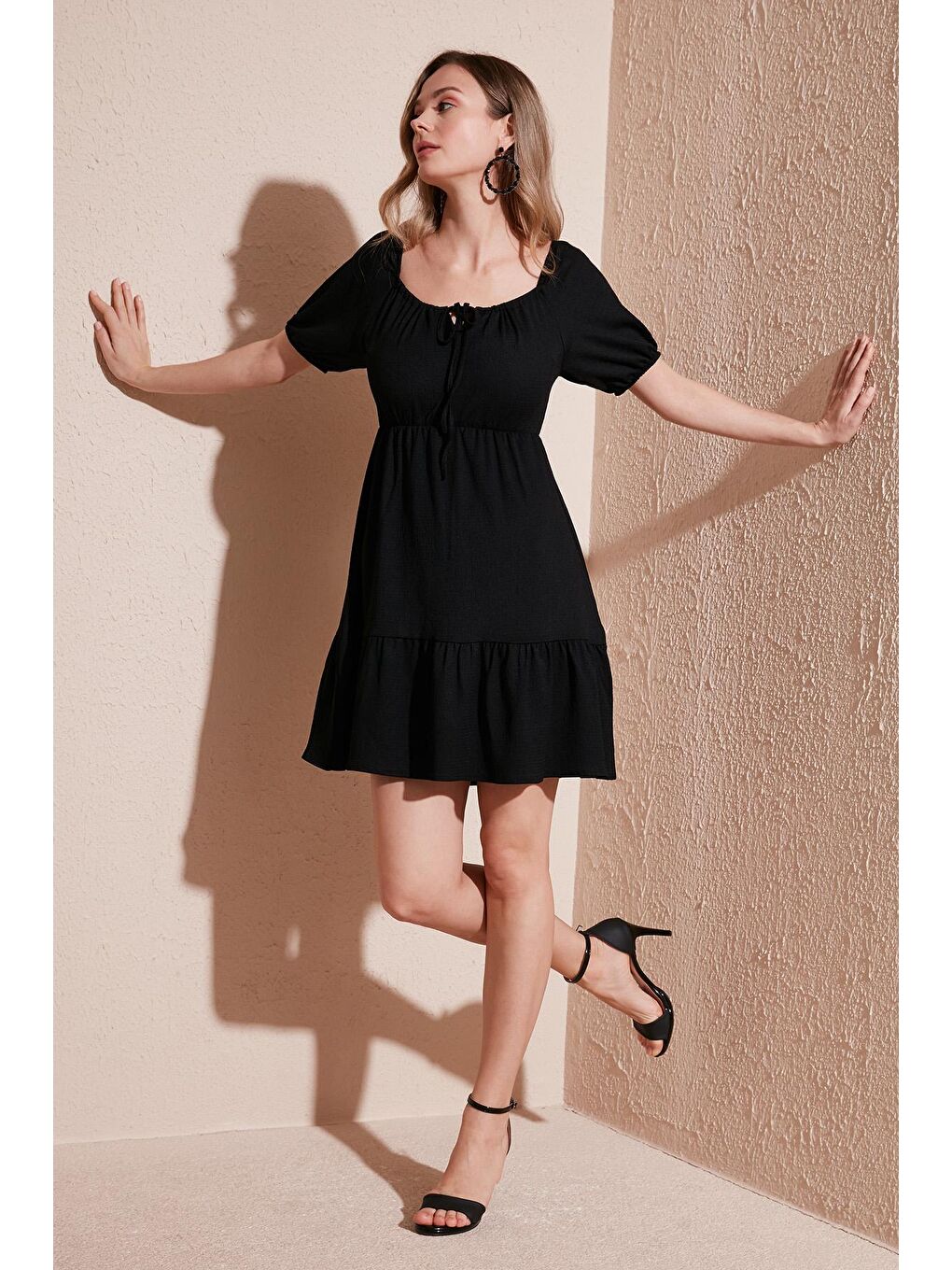 Siyah Önü Büzgülü Balon Kollu Mini Elbise Kadın ELBİSE 5865318