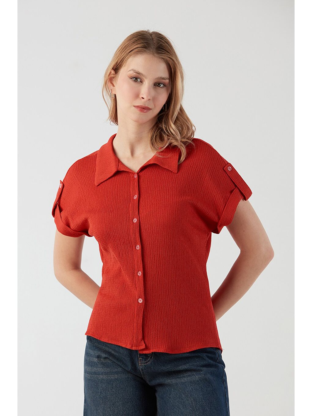 Kırmızı Bürümcük Kumaş Gömlek Yaka Düğmeli Bluz-1