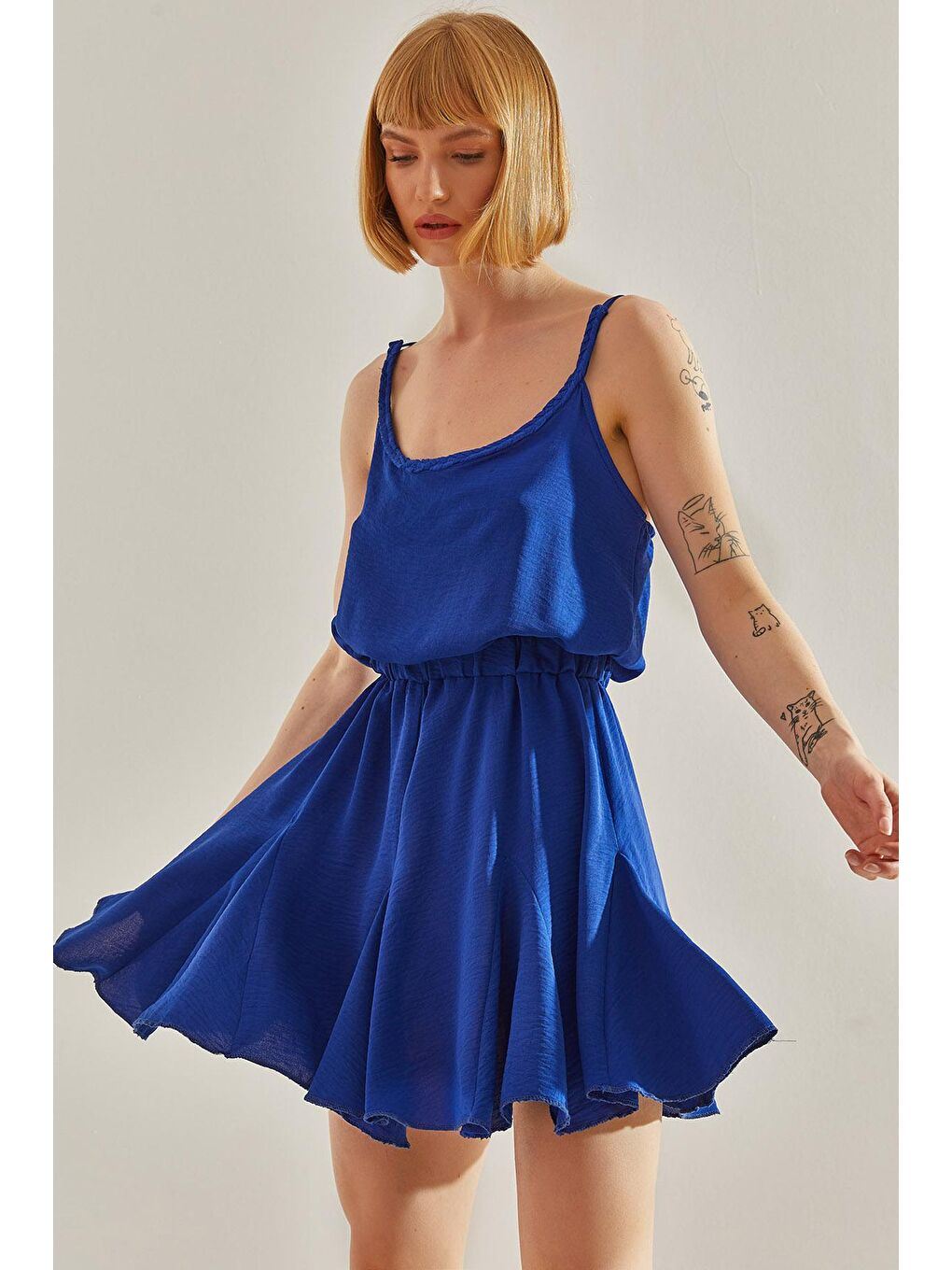 Mavi Kadın Yakası Örgü Detaylı Etek Ucu Volanlı Askılı Elbise