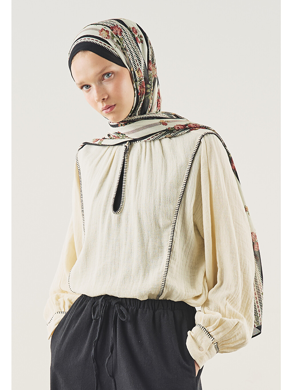 Floral Touch Desen Soft Viskon Şal Siyah