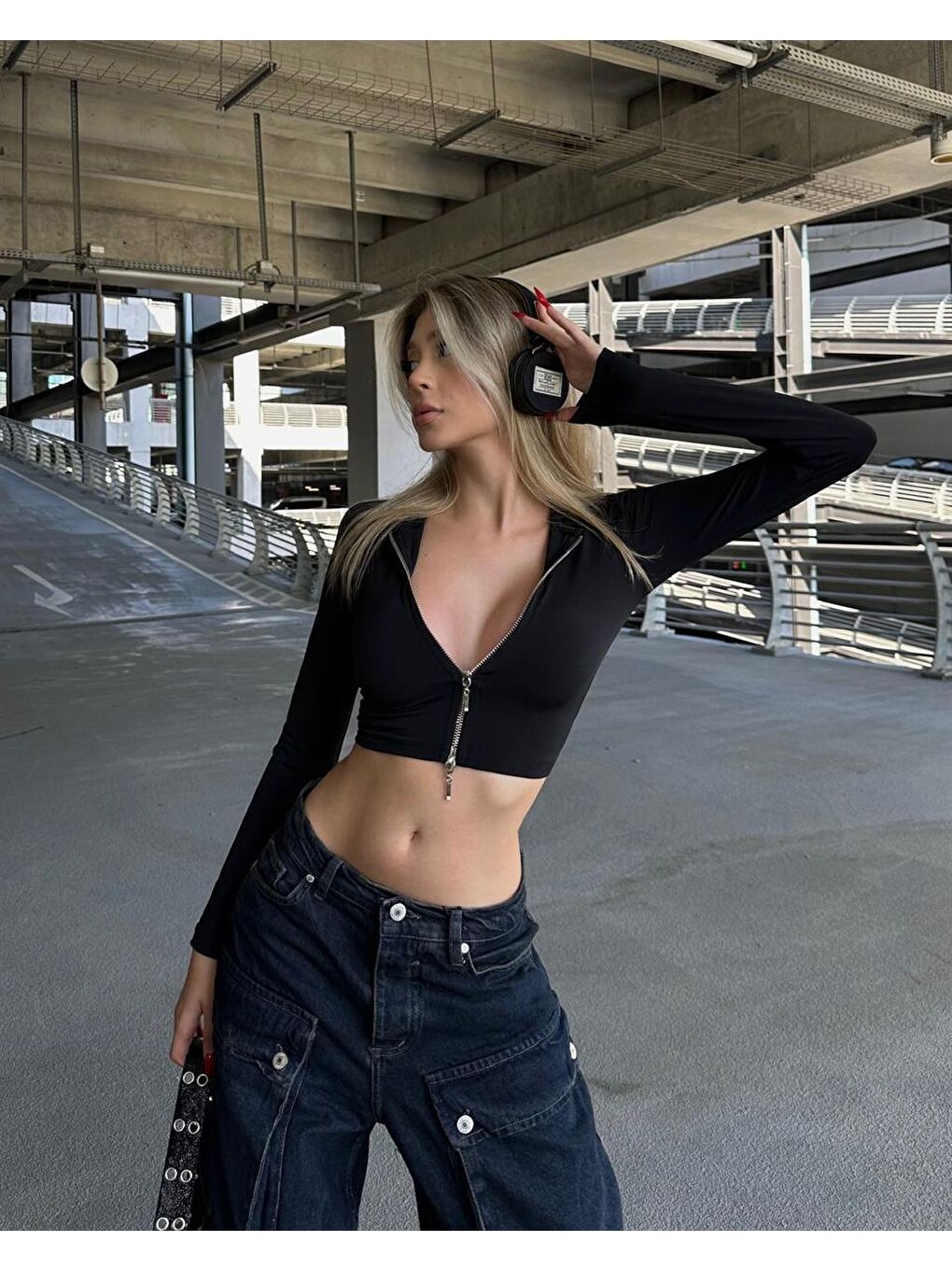 Y2K Streetwear Siyah Uzun Kollu Kapüşonlu Çift Fermuarlı Crop