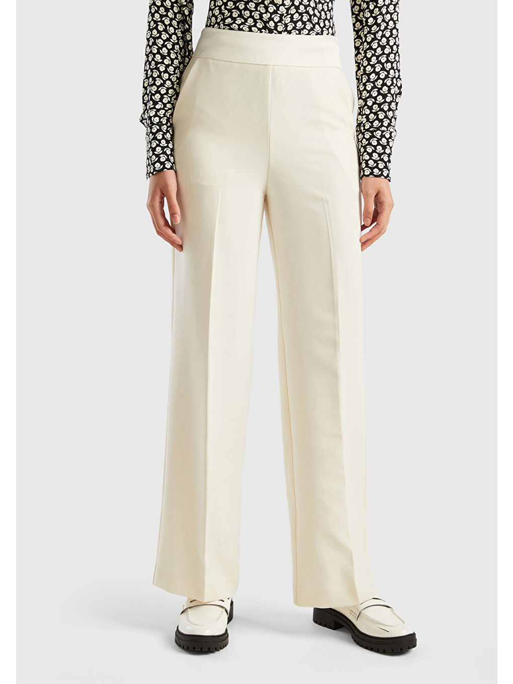 Ekru Kadın Krem Geniş Paça Yüksel Bel Saten Detaylı Pantolon