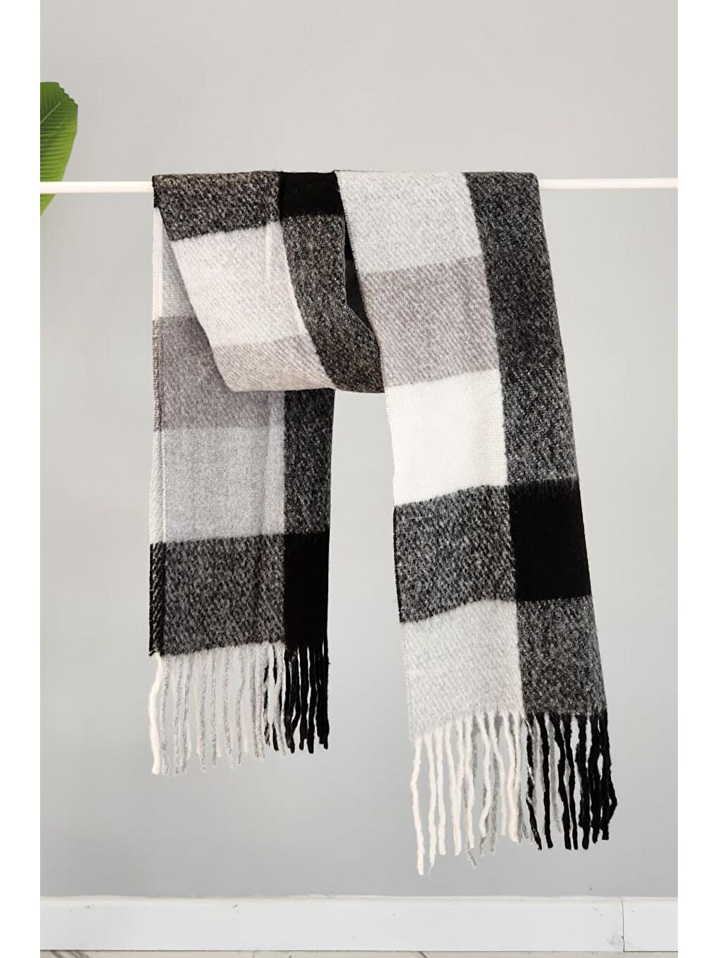 Püsküllü Desenli Buklet Atkı Şal 45X200 cm 1270 Siyah-1