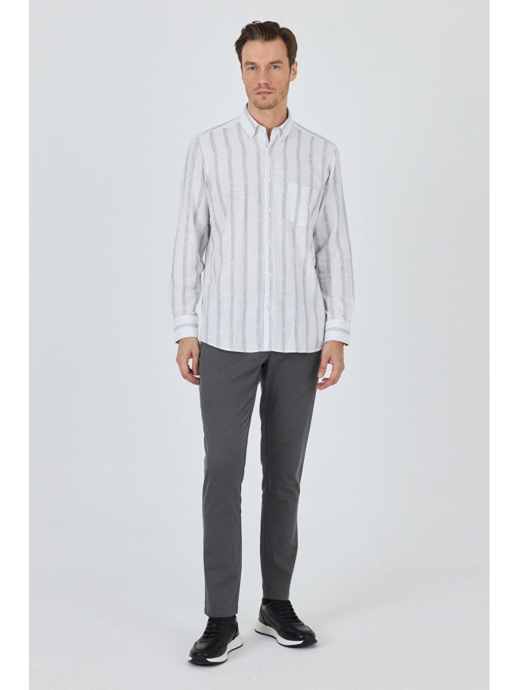 Beyaz Uzun Kol Çizgili Desen Bez Ayağı Düğmeli Yaka Cepli Pamuklu Casual Comfort Fit Gömlek 1004250190-2