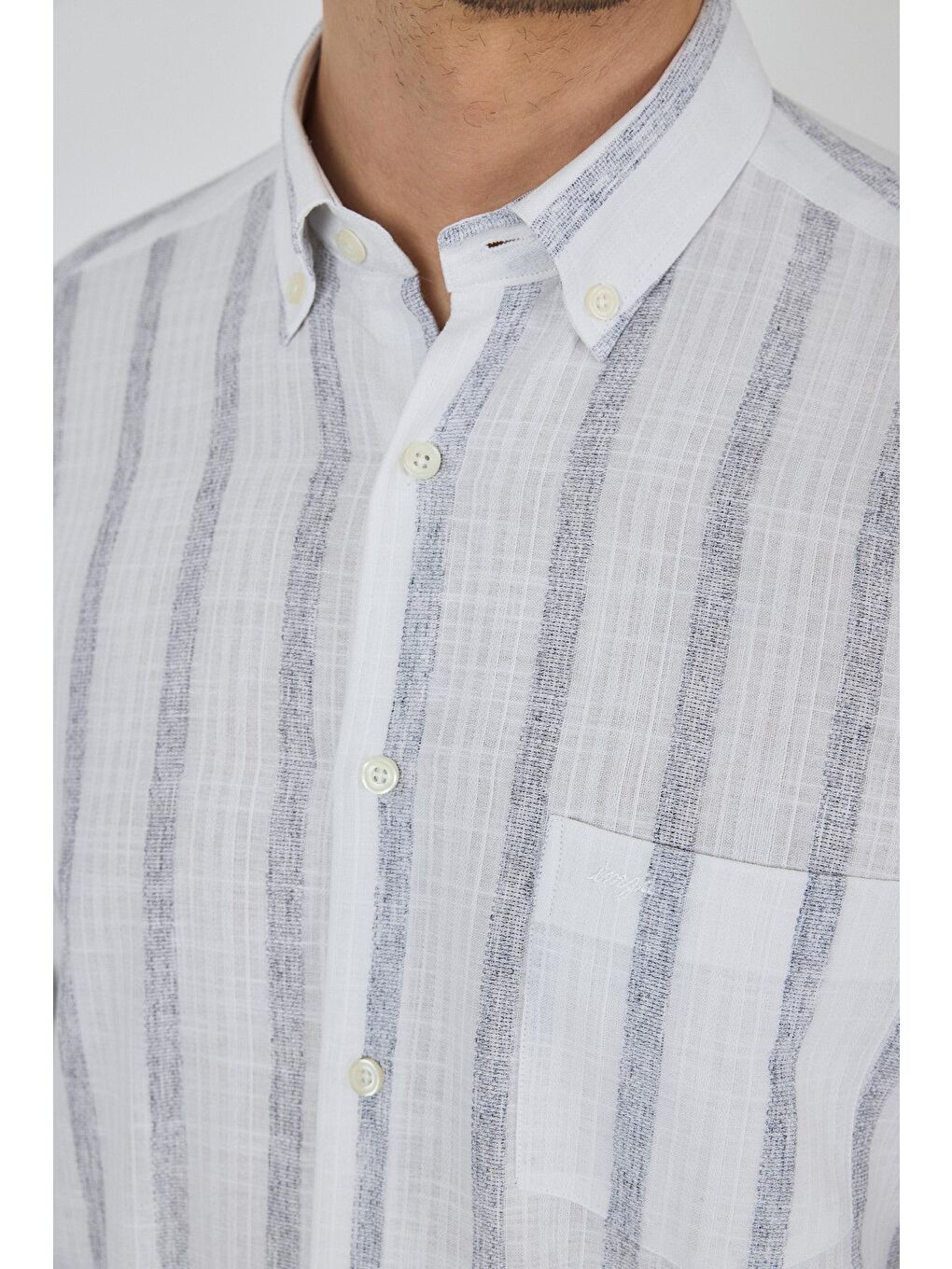 Beyaz Uzun Kol Çizgili Desen Bez Ayağı Düğmeli Yaka Cepli Pamuklu Casual Comfort Fit Gömlek 1004250190-3