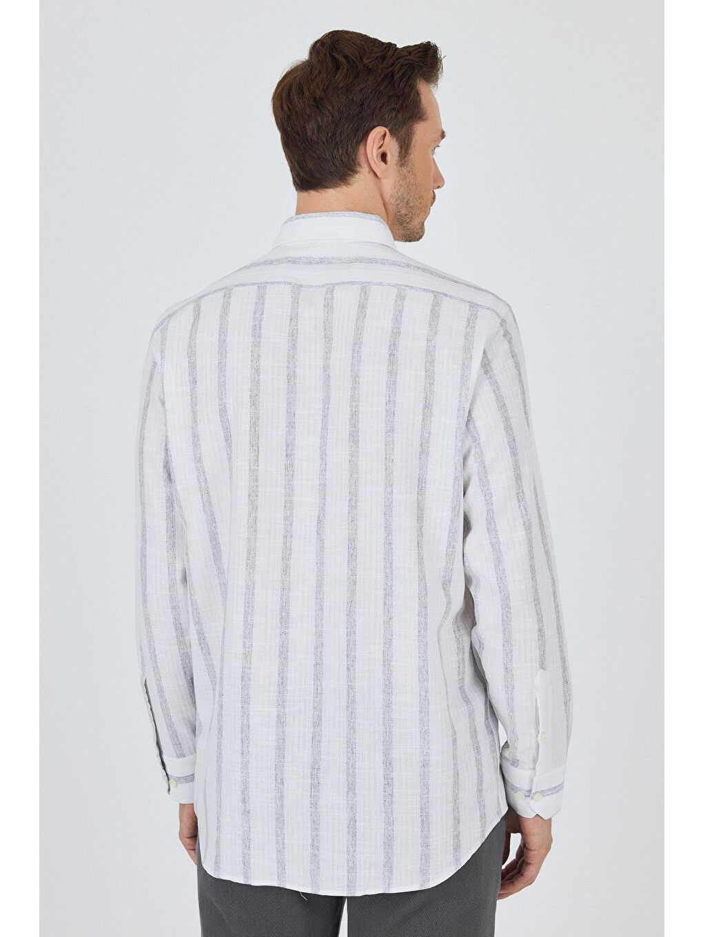 Beyaz Uzun Kol Çizgili Desen Bez Ayağı Düğmeli Yaka Cepli Pamuklu Casual Comfort Fit Gömlek 1004250190-4