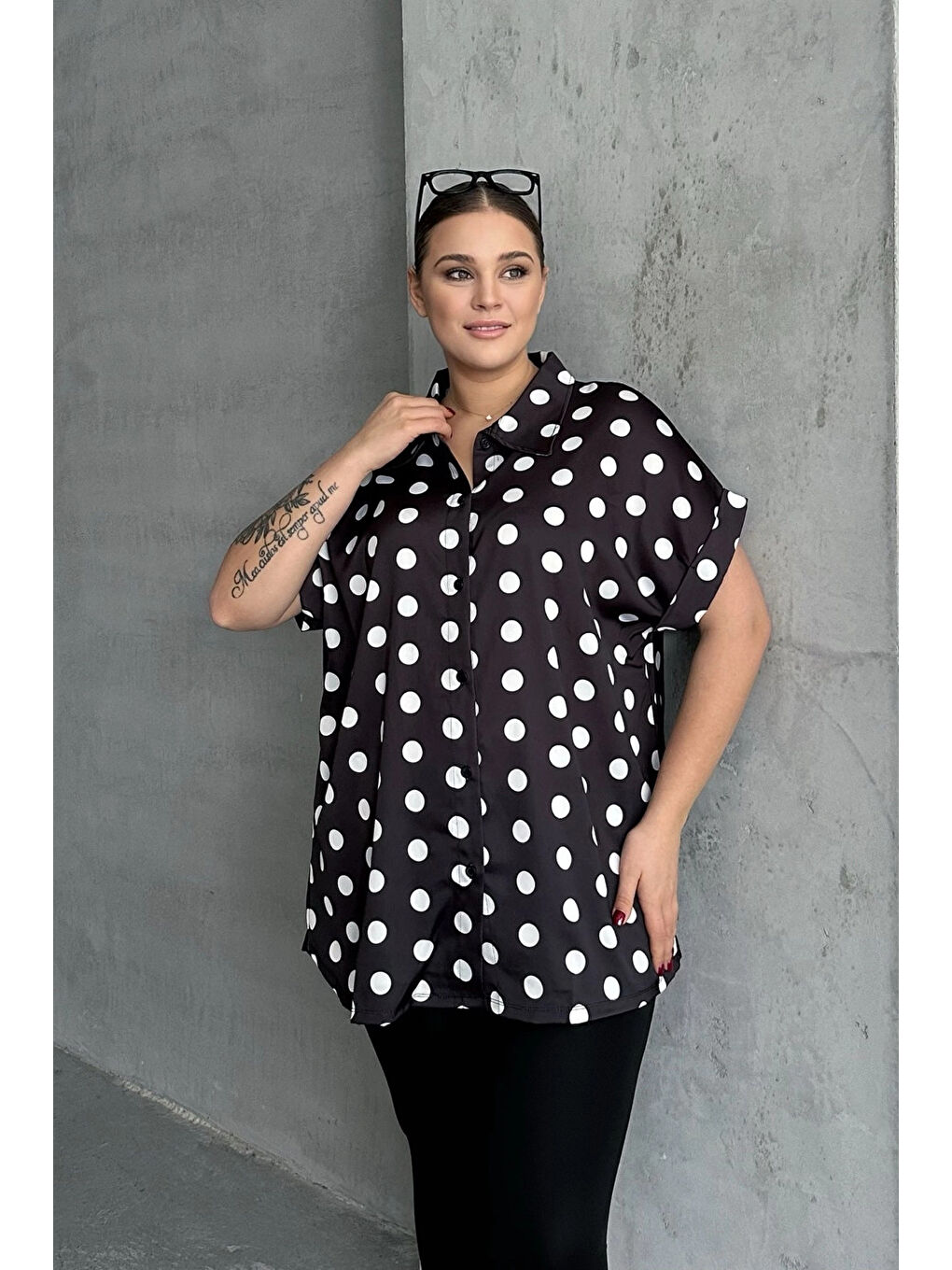 Stil Diva Siyah Büyük Beden Kısa Kollu Puantiyeli Gömlek 303460 - 3