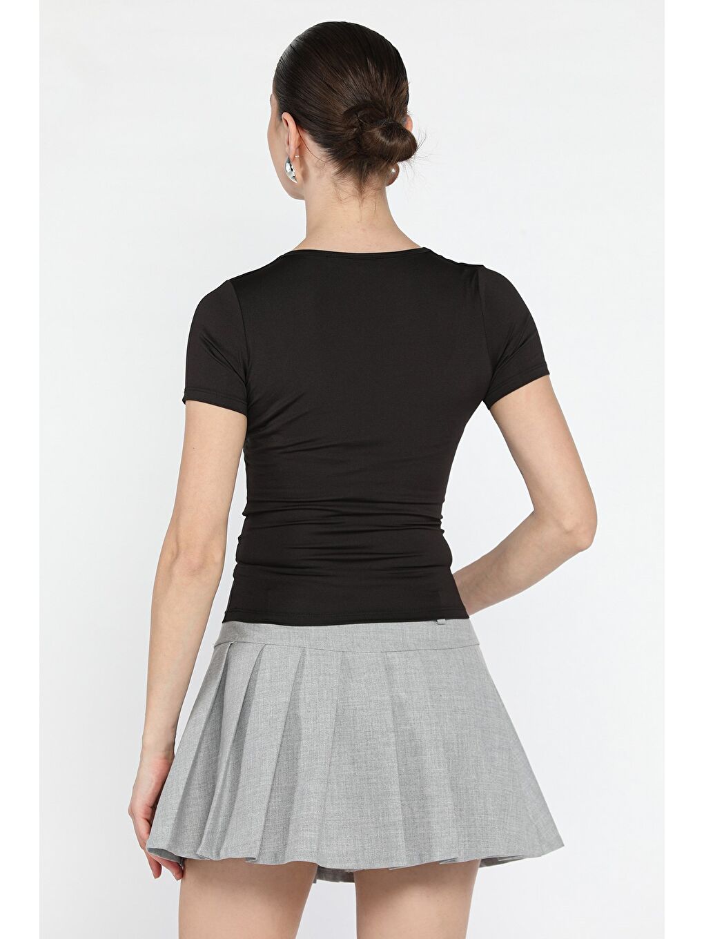 Siyah Gül Detaylı V Yaka Kadın Bluz-2