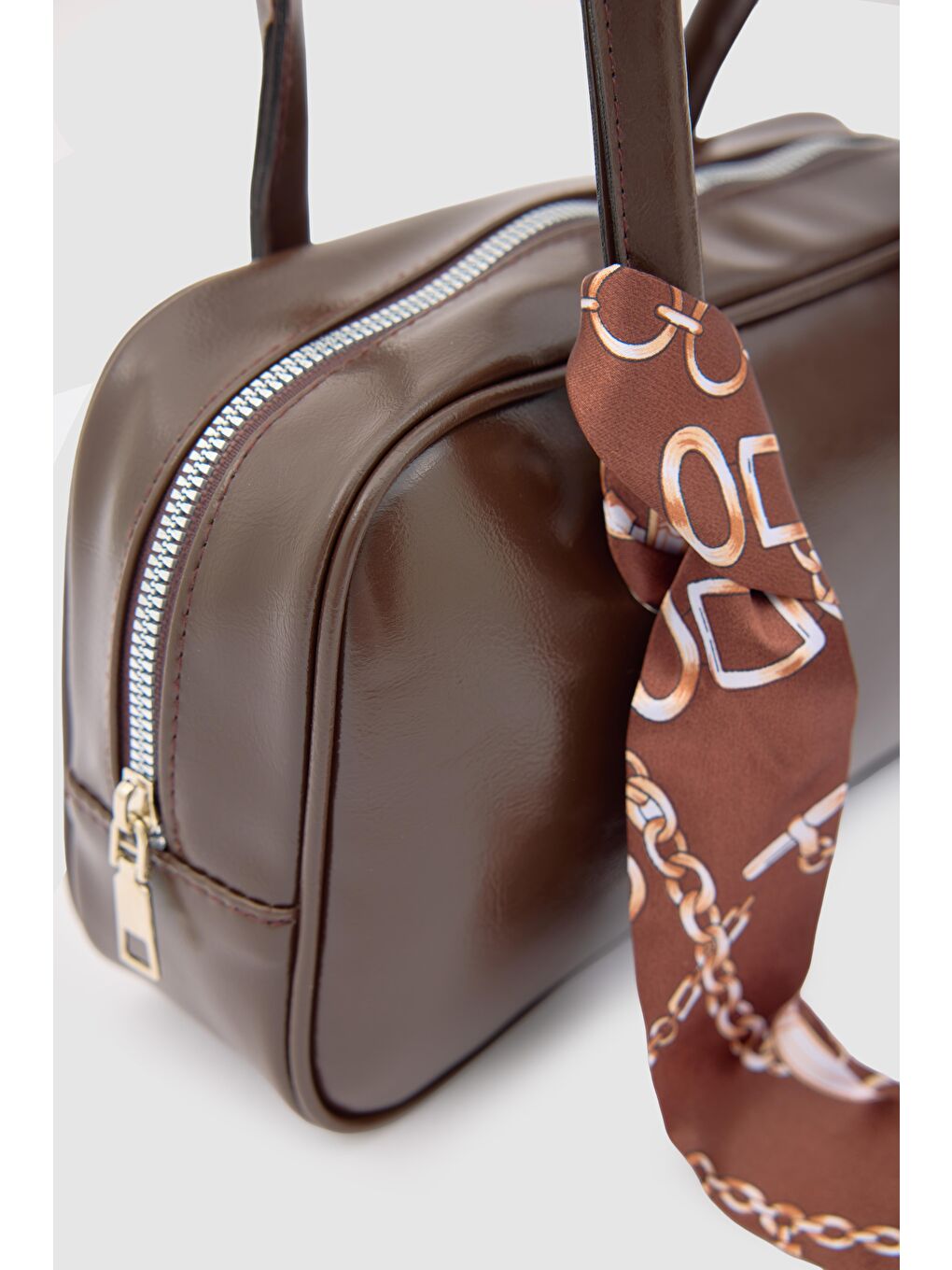 Kahverengi Beau Fular Detaylı Baget Çanta Acı Kahve-6