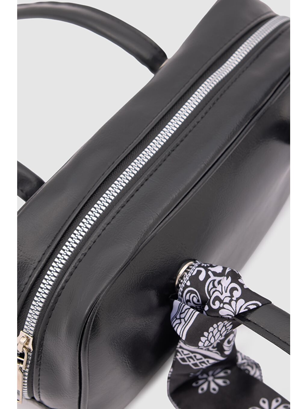 Beau Fular Detaylı Baget Çanta Siyah-6