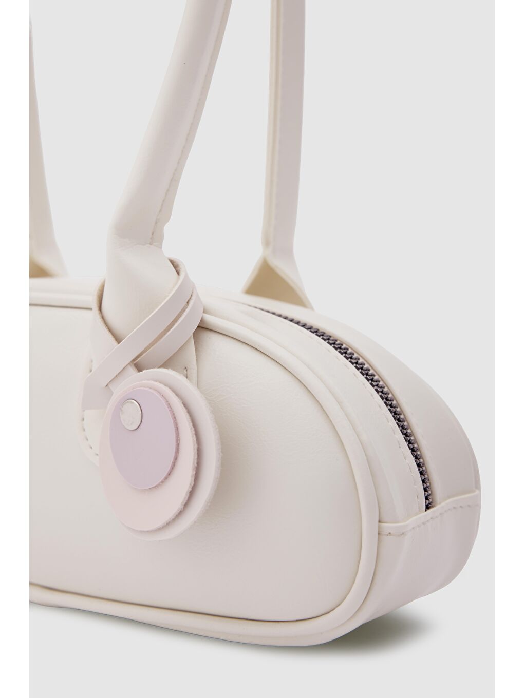 Ekru Lisse Charmlı Oval Baget Çanta Krem-6